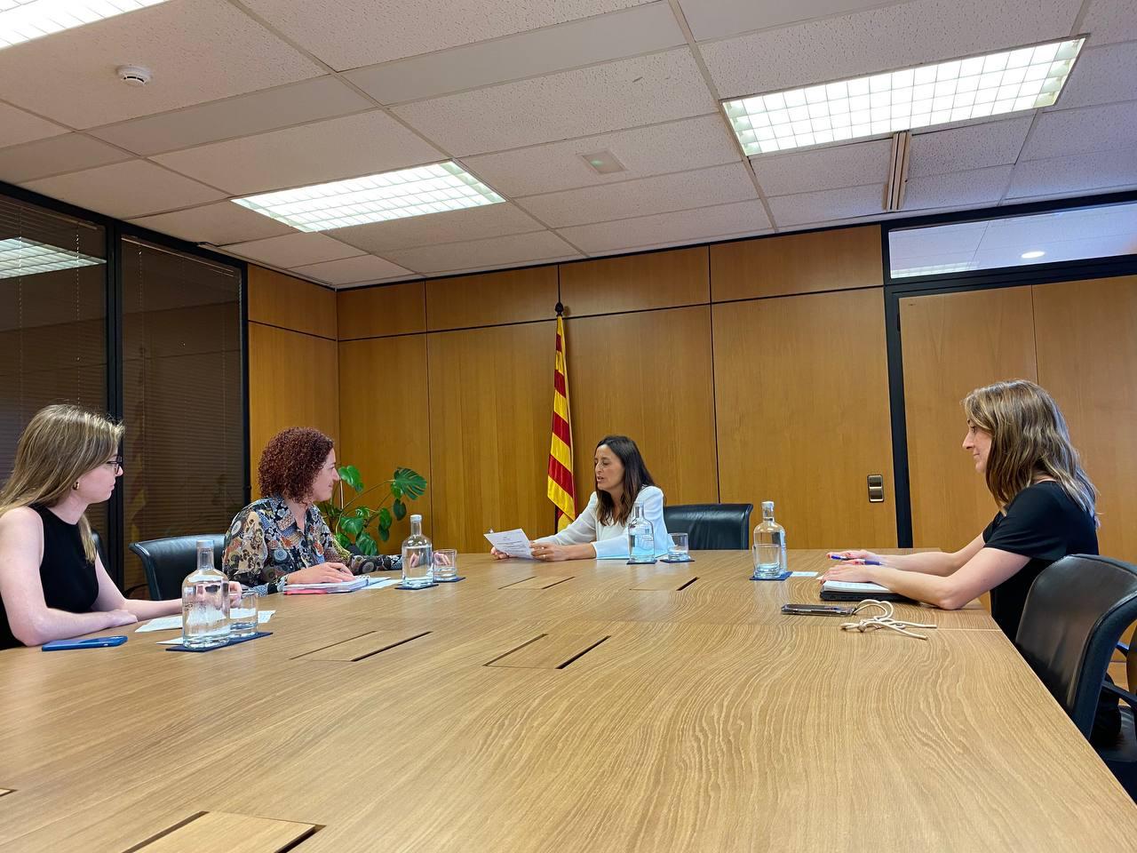 Ens reunim amb Mònica Martínez, consellera de Drets Socials i Inclusió, i Esther Niubó, consellera d’Educació i Formació Professional 